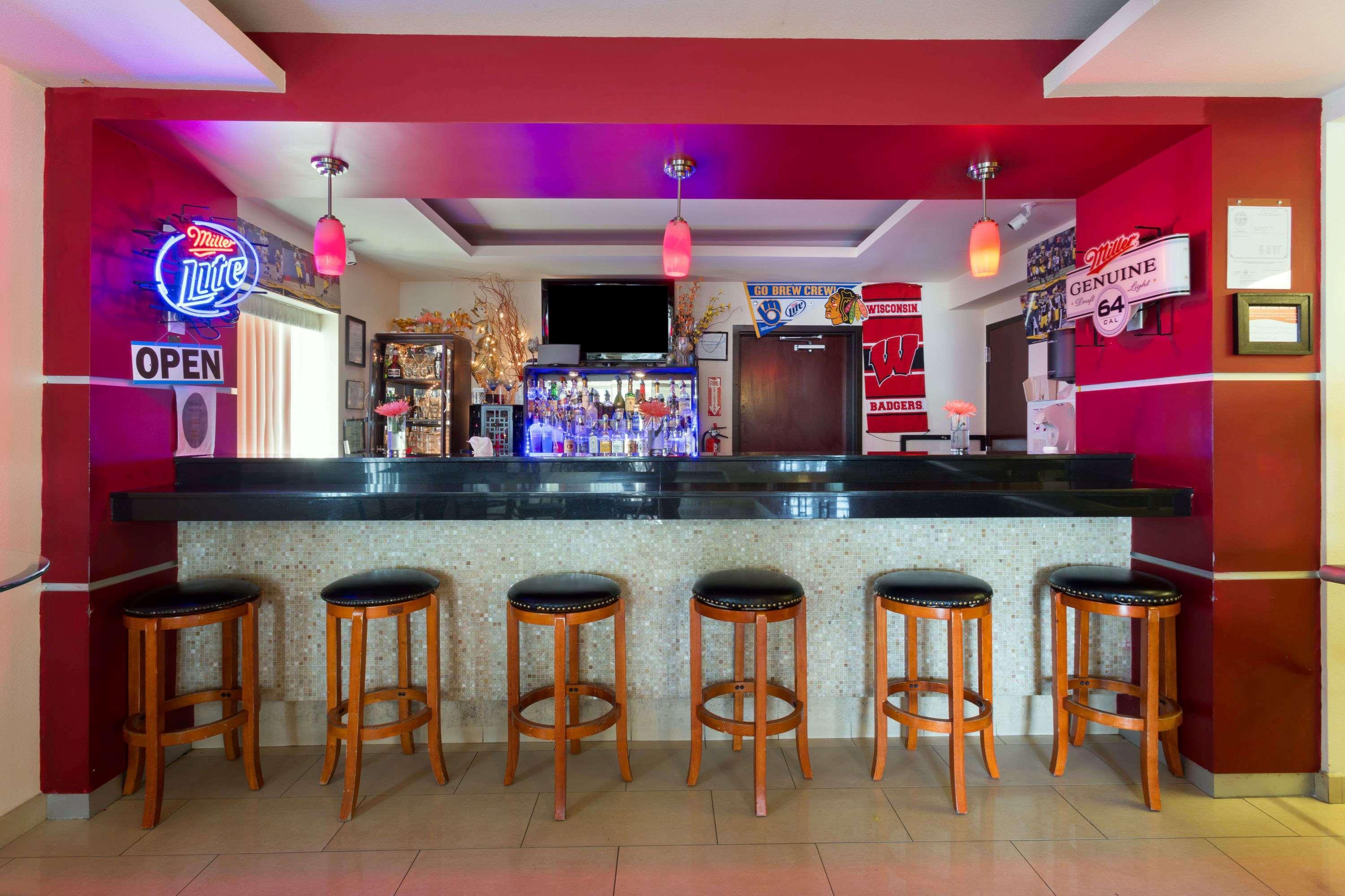 Days Inn & Suites By Wyndham Μιλγουόκι Εξωτερικό φωτογραφία