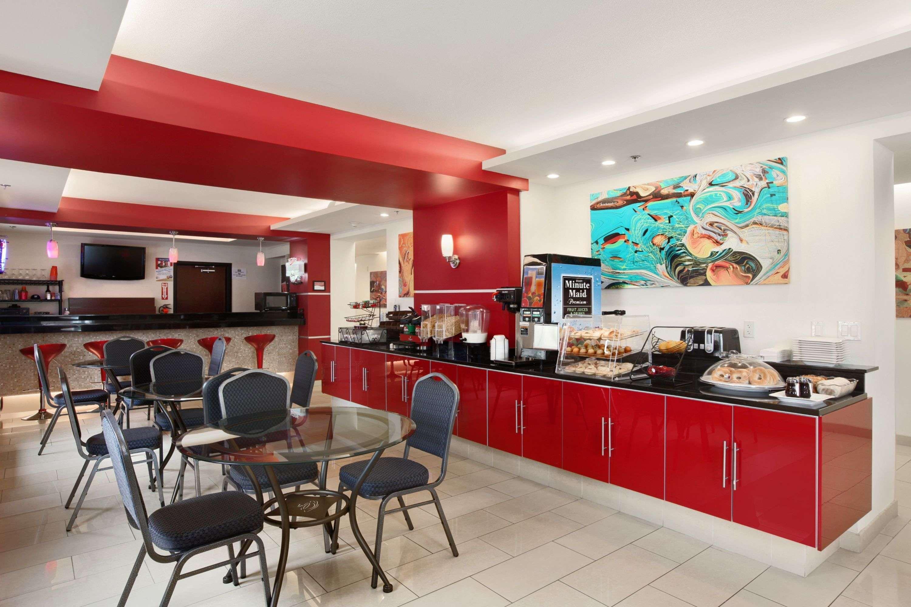 Days Inn & Suites By Wyndham Μιλγουόκι Εξωτερικό φωτογραφία