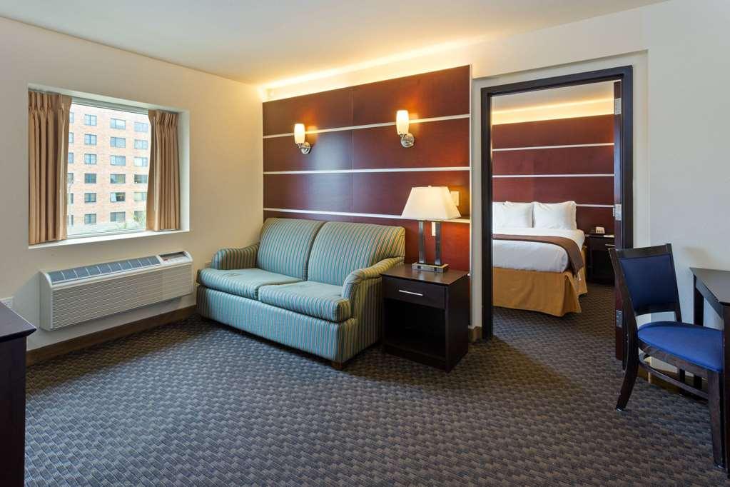 Days Inn & Suites By Wyndham Μιλγουόκι Δωμάτιο φωτογραφία