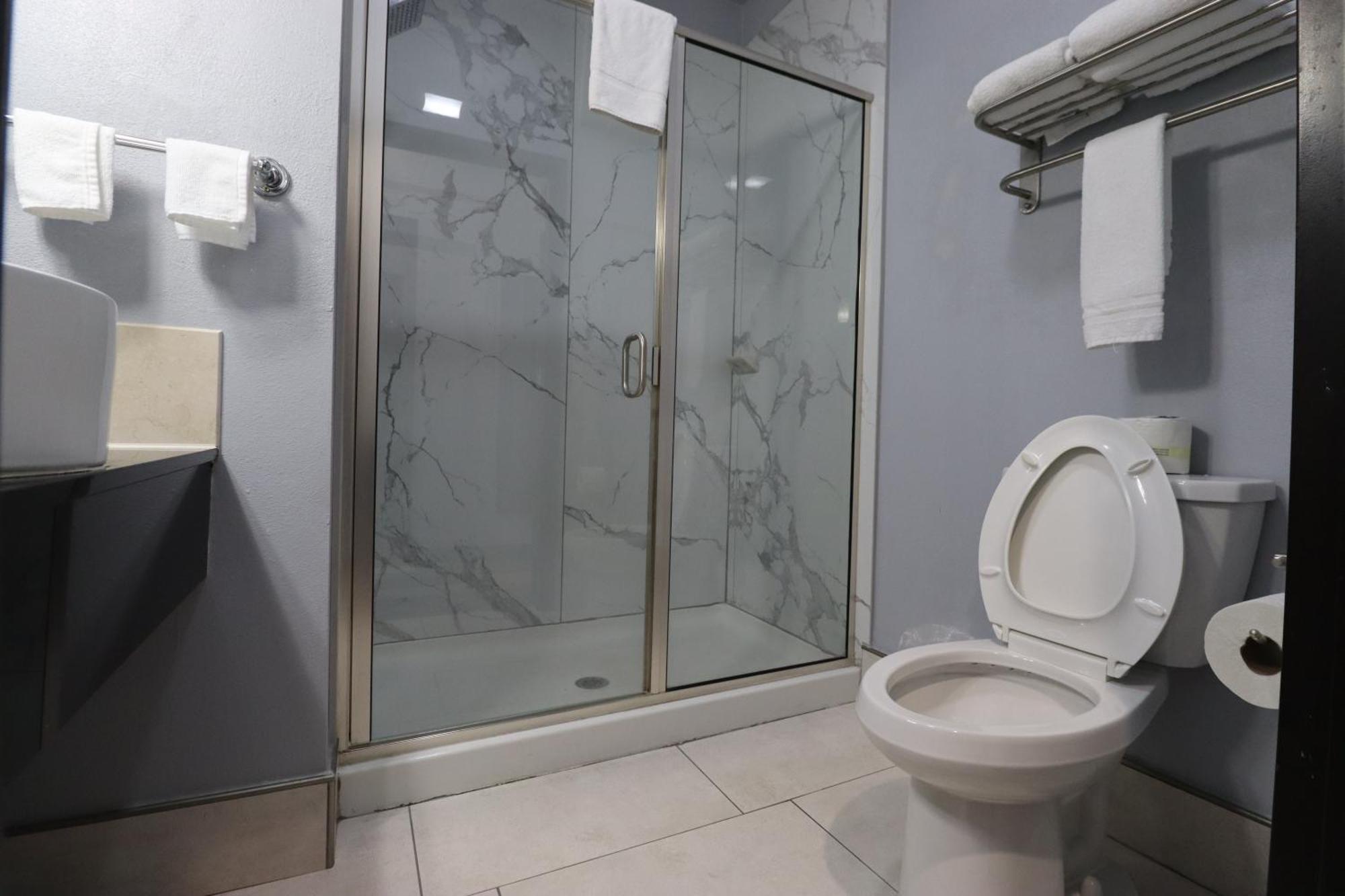 Days Inn & Suites By Wyndham Μιλγουόκι Εξωτερικό φωτογραφία