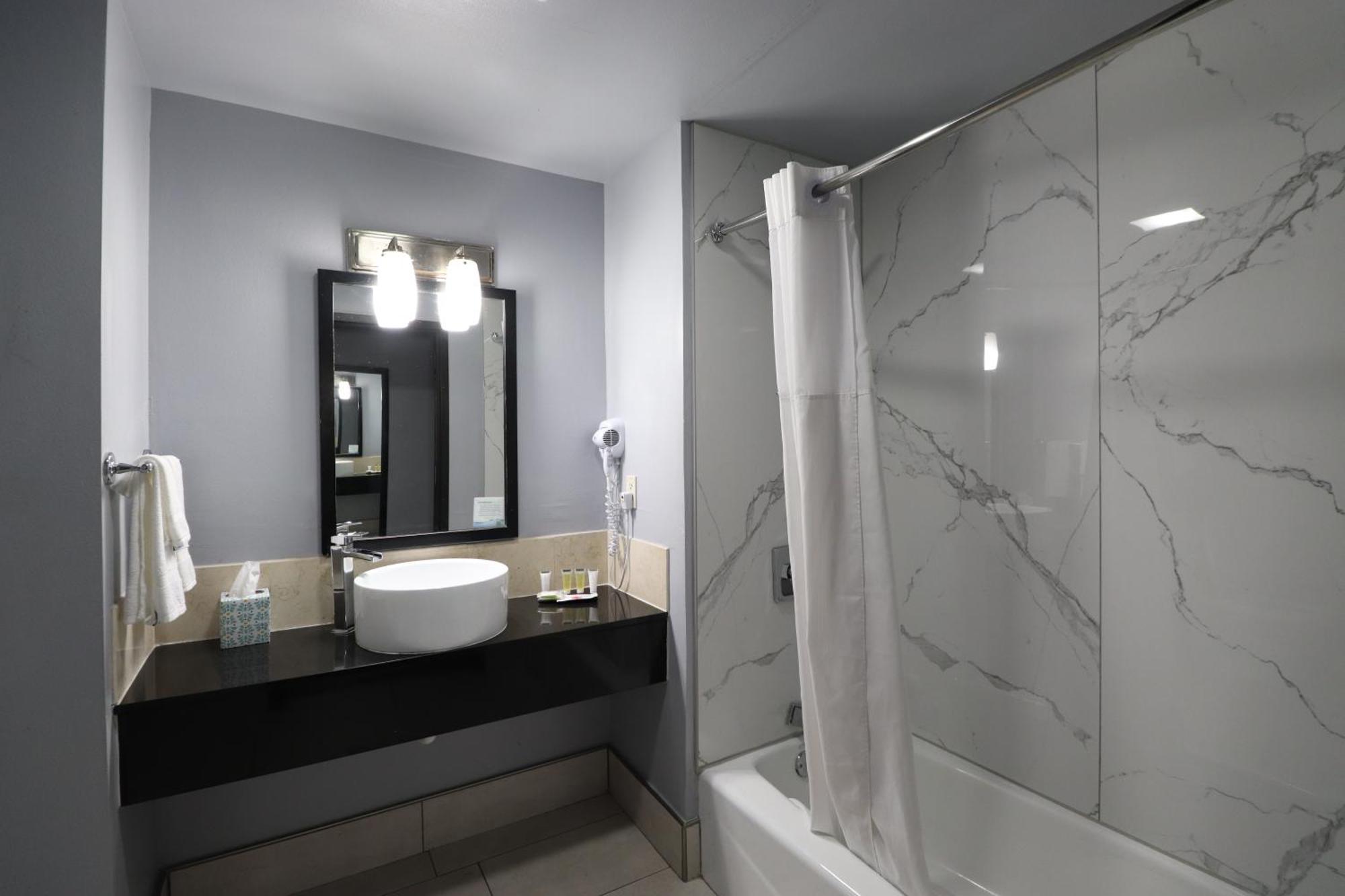 Days Inn & Suites By Wyndham Μιλγουόκι Εξωτερικό φωτογραφία