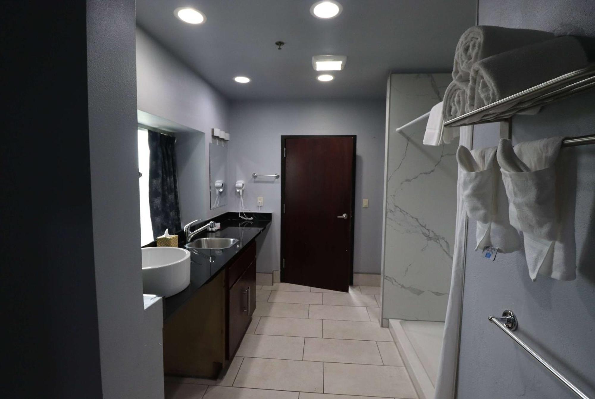 Days Inn & Suites By Wyndham Μιλγουόκι Εξωτερικό φωτογραφία