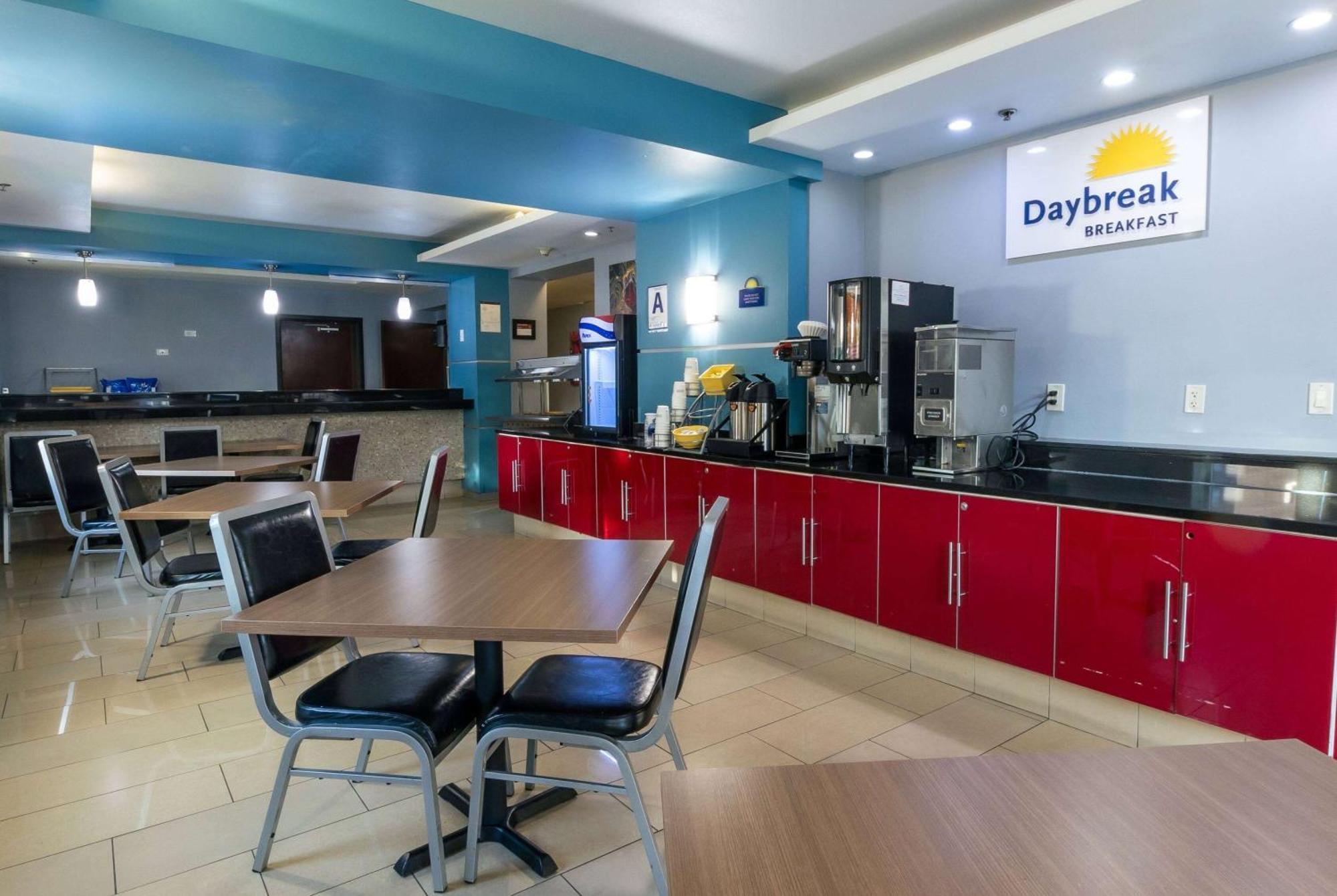 Days Inn & Suites By Wyndham Μιλγουόκι Εξωτερικό φωτογραφία