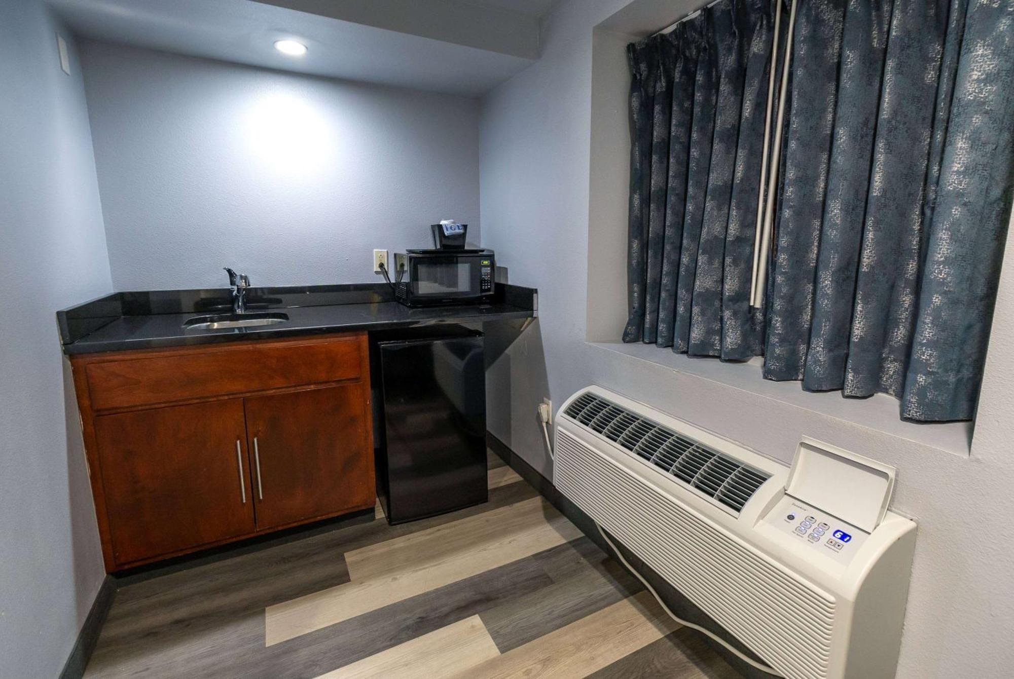 Days Inn & Suites By Wyndham Μιλγουόκι Εξωτερικό φωτογραφία