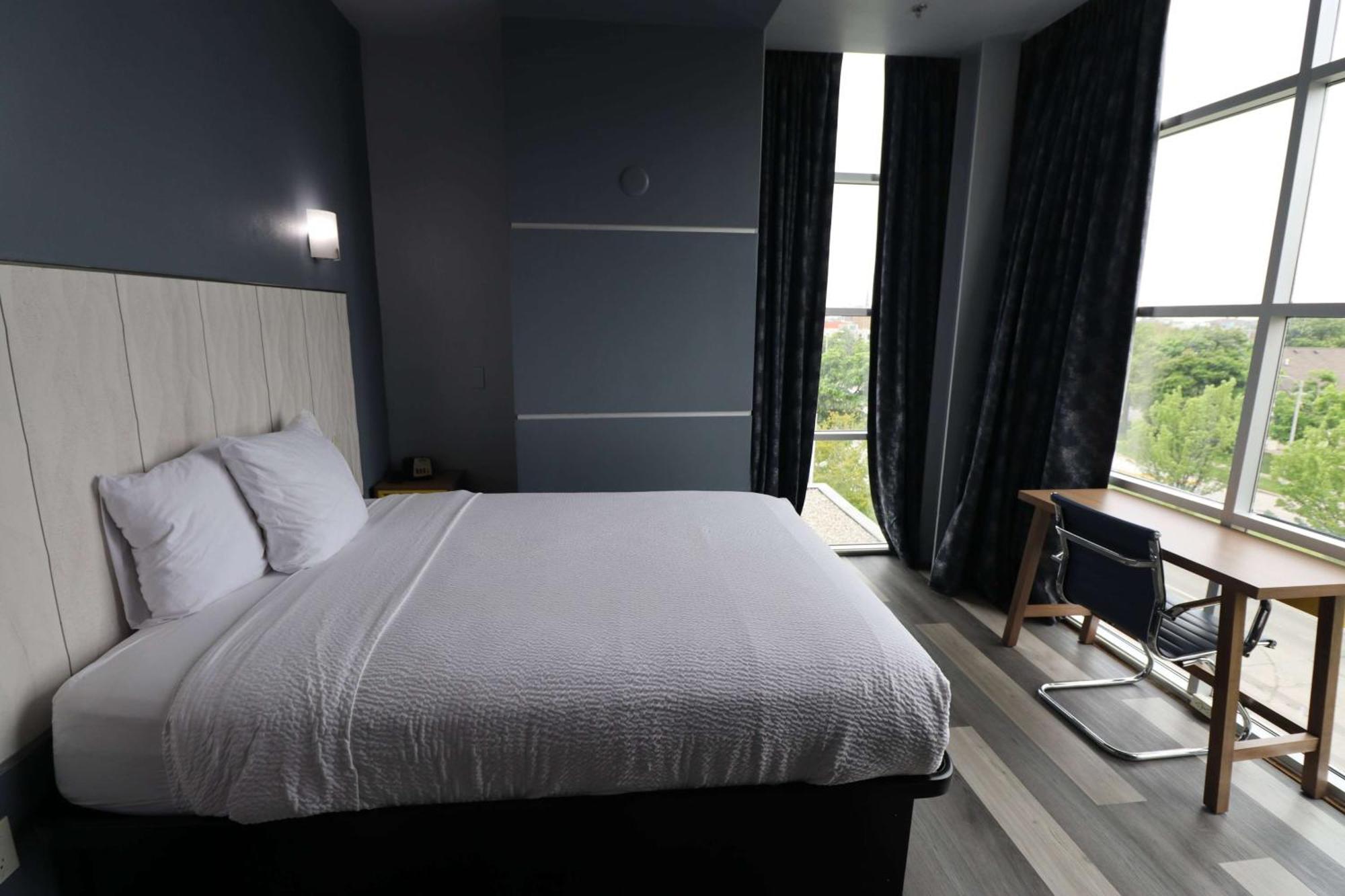 Days Inn & Suites By Wyndham Μιλγουόκι Εξωτερικό φωτογραφία