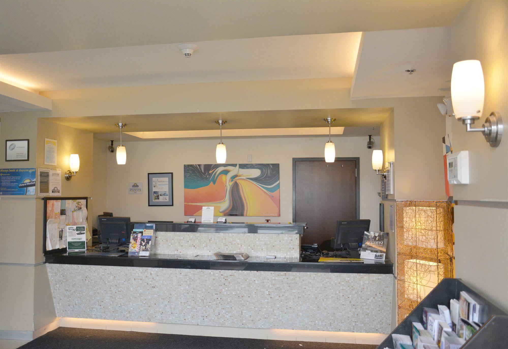 Days Inn & Suites By Wyndham Μιλγουόκι Εξωτερικό φωτογραφία
