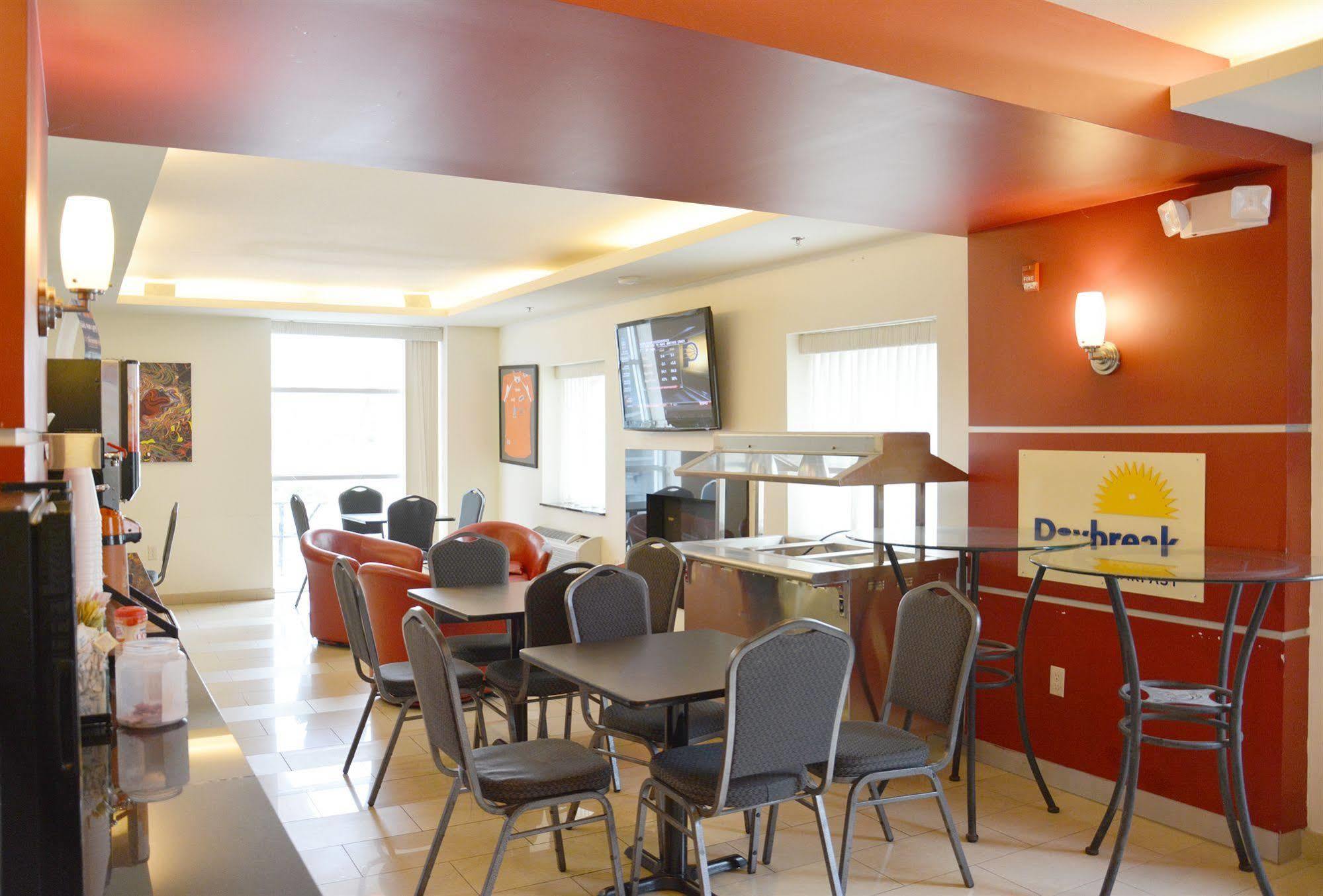 Days Inn & Suites By Wyndham Μιλγουόκι Εξωτερικό φωτογραφία